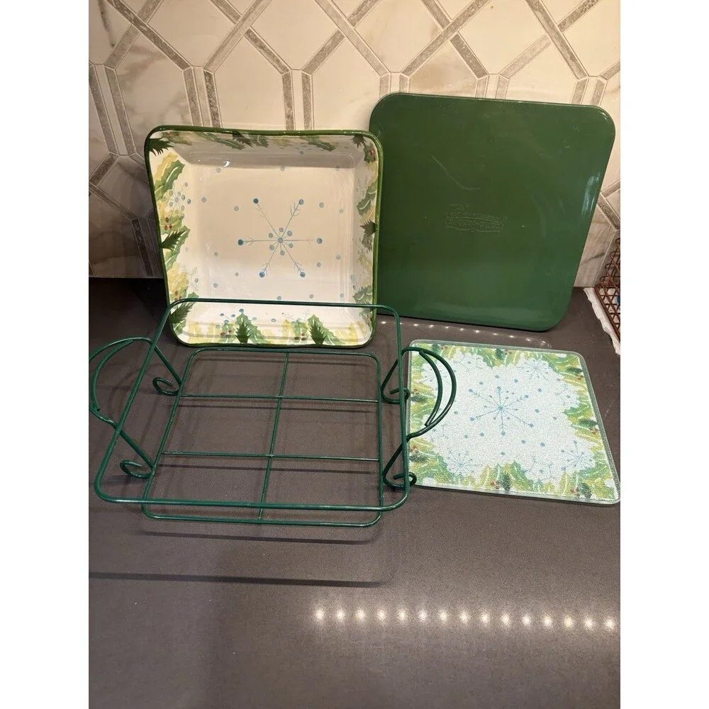 Temp-tations by Tara Hometown Christmas Large 9” Dish With Trivet Lid Wire Rack